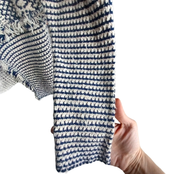 Chicos tan/ navy wovrn draped open front cardigan with fringe detail sz 1 - Picture 2 of 7